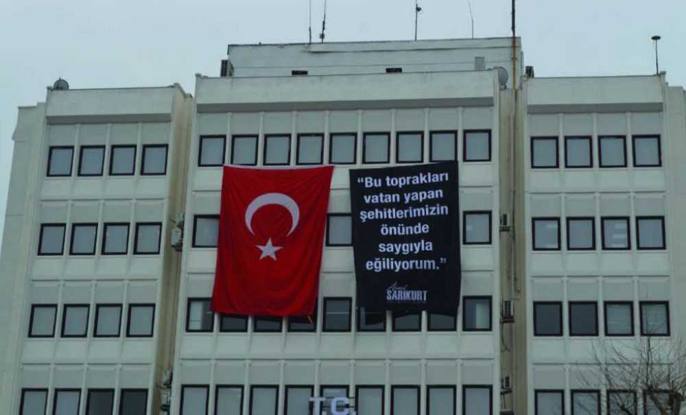 Çorlu Belediyesi Andımız Pankartı Astı