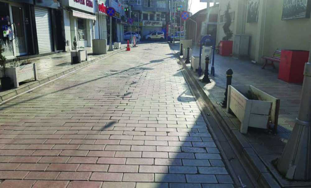 Saksılara Ya Çöp Atılıyor Yada Zarar Veriliyor