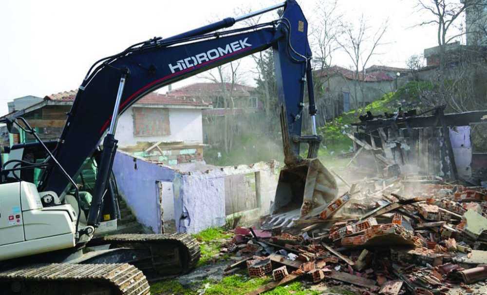 Metruk Yapıların Yıkımları Sürüyor
