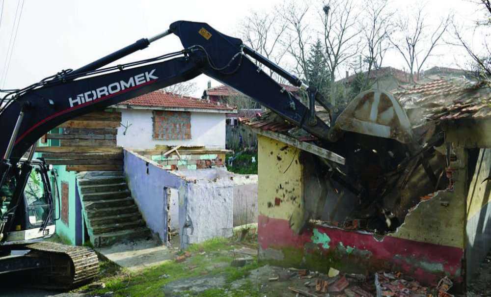 Metruk Yapıların Yıkımları Sürüyor