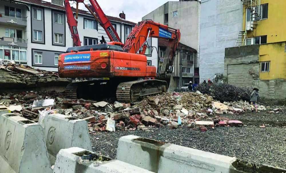 Hayalet Bina Nihayet Yıkıldı