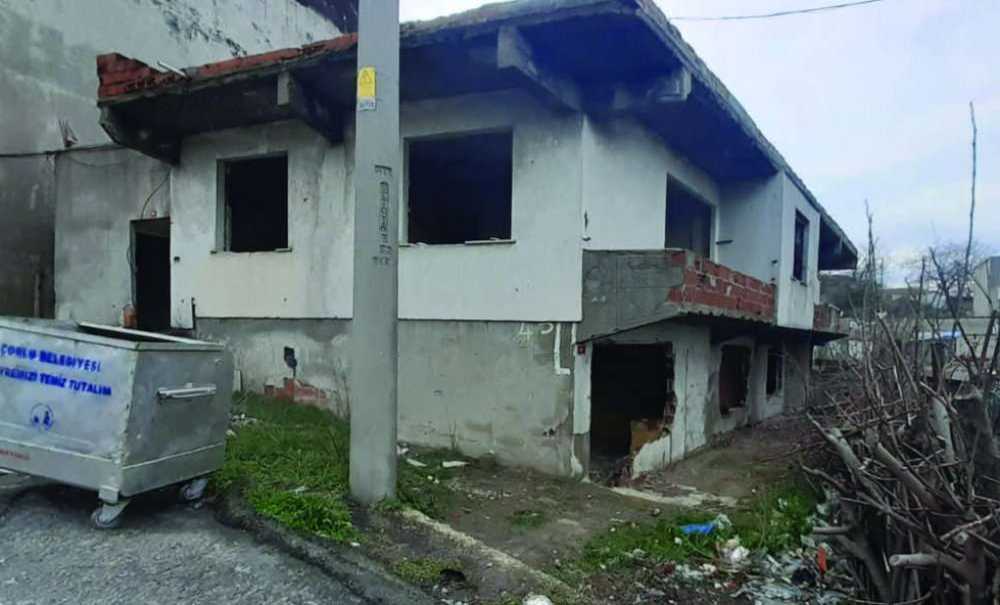 Metruk Bina Tehlike Saçıyor