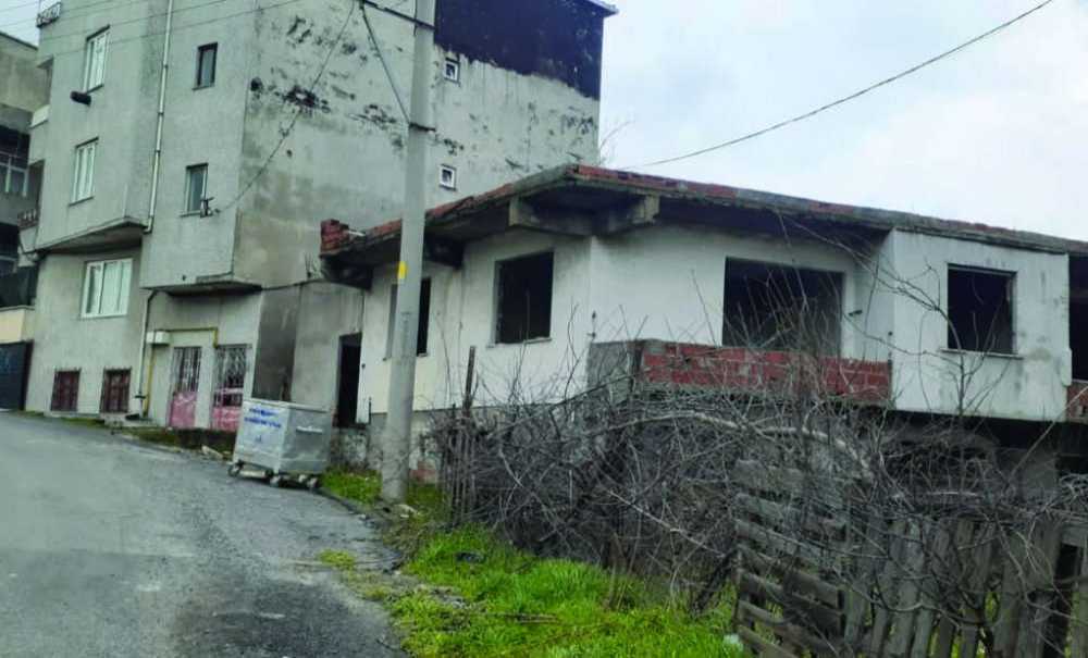 Metruk Bina Tehlike Saçıyor