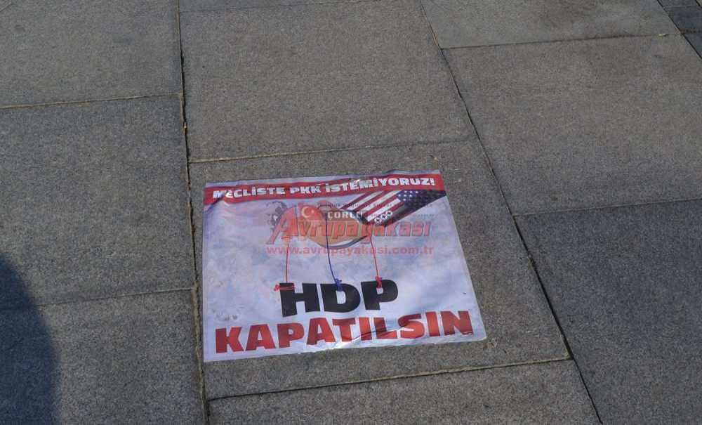 Atatürk Meydanı'na ‘Hdp Kapatılsın' Standı Açıldı