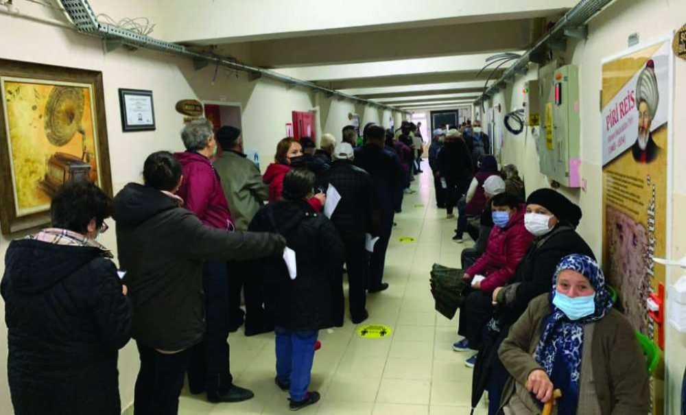 Oy Vermek İçin Saatlerce Beklediler!!!