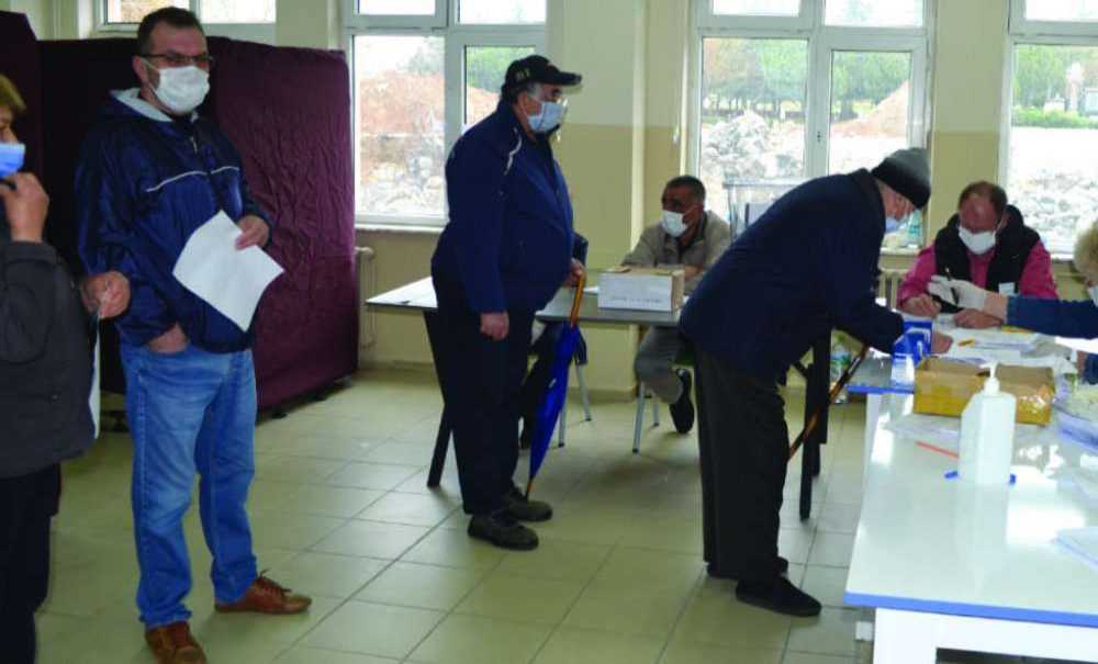 Oy Vermek İçin Saatlerce Beklediler!!!