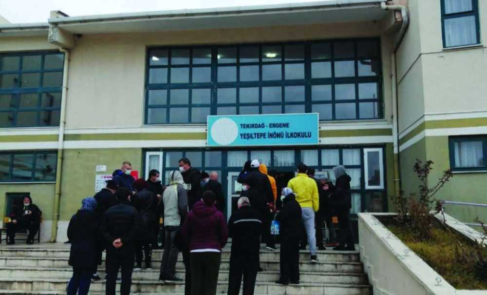 Oy Vermek İçin Saatlerce Beklediler!!!