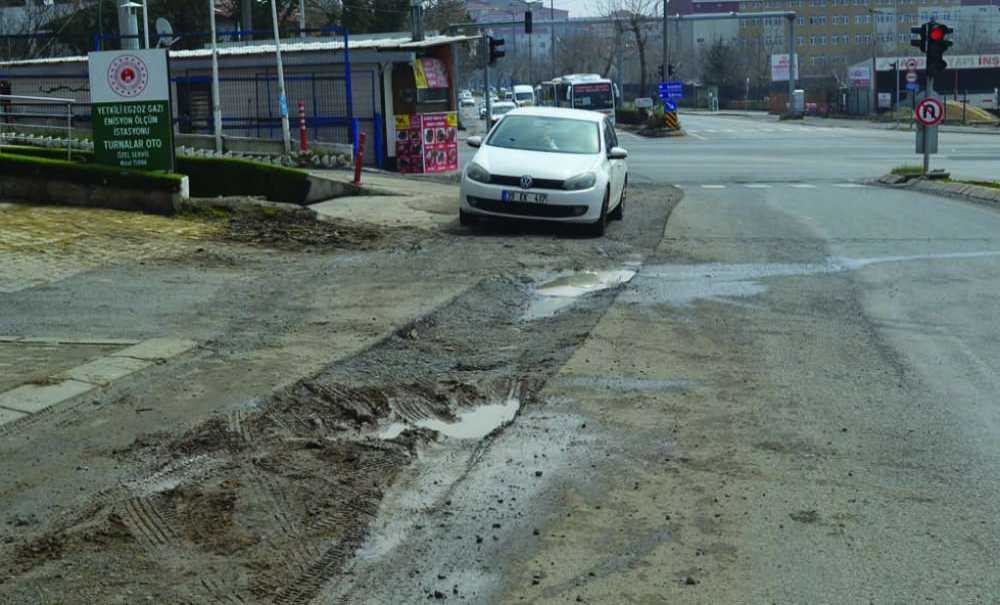 Bölge Esnafı Çamur İçinde Bırakıldı