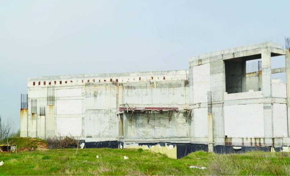 Aylardır Bir Çivi Dahi Çakılmadan Bekliyor