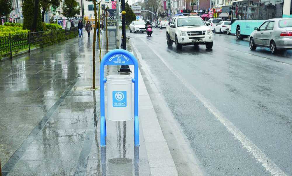 Omurtak Caddesi'ndeki Çöp Kutuları Yenilendi