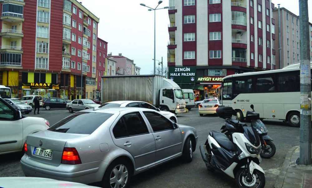 Kavşak Değil, Trafik Çilesi!!!