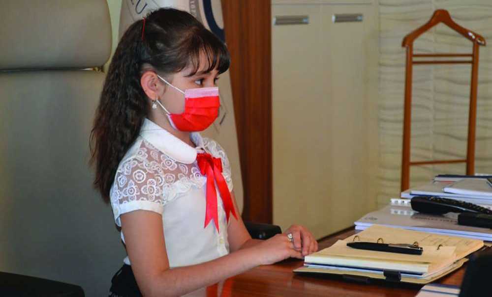 Başkan Sarıkurt Koltuğu Minik Ebrar Tezcan'a Devretti