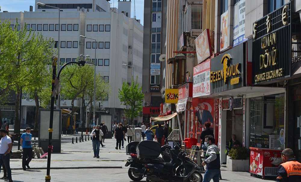 Kalabalıklar Giderek Artıyor