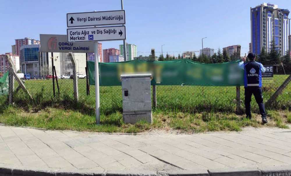 İzinsiz Afiş Ve Tabelalar Kaldırıldı