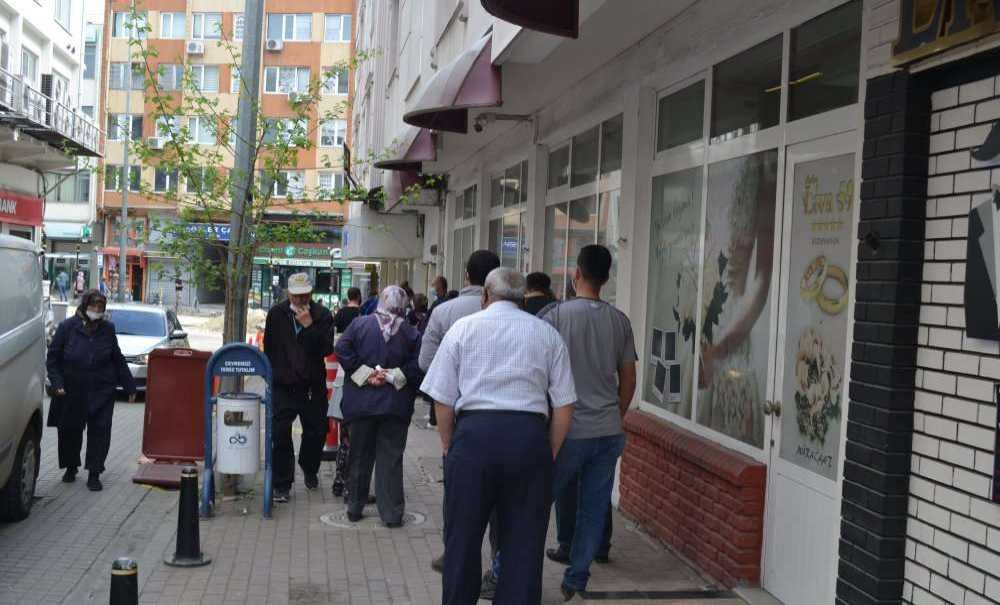 Oluşan Kuyruk, Görenleri Şaşırttı!