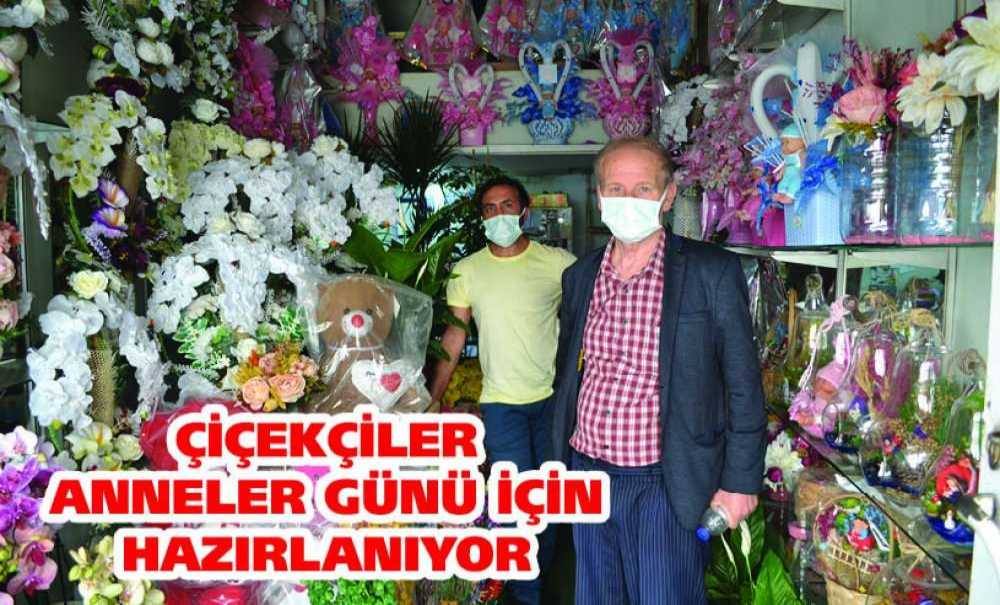 Çiçekçiler Anneler Günü İçin Hazırlanıyor