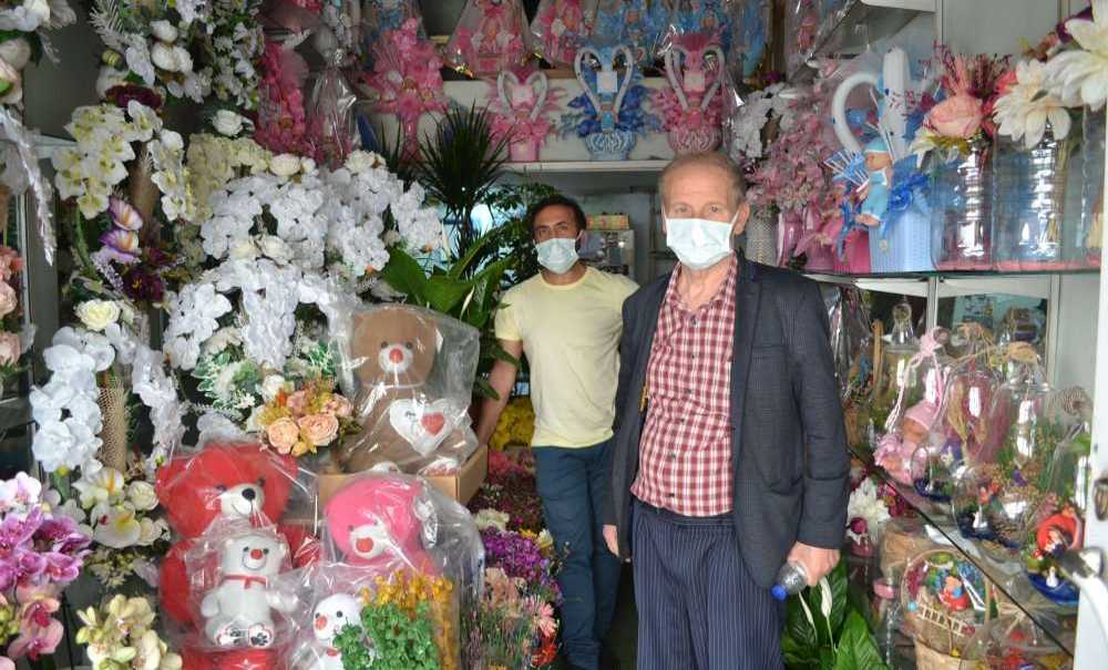 Çiçekçiler Anneler Günü İçin Hazırlanıyor