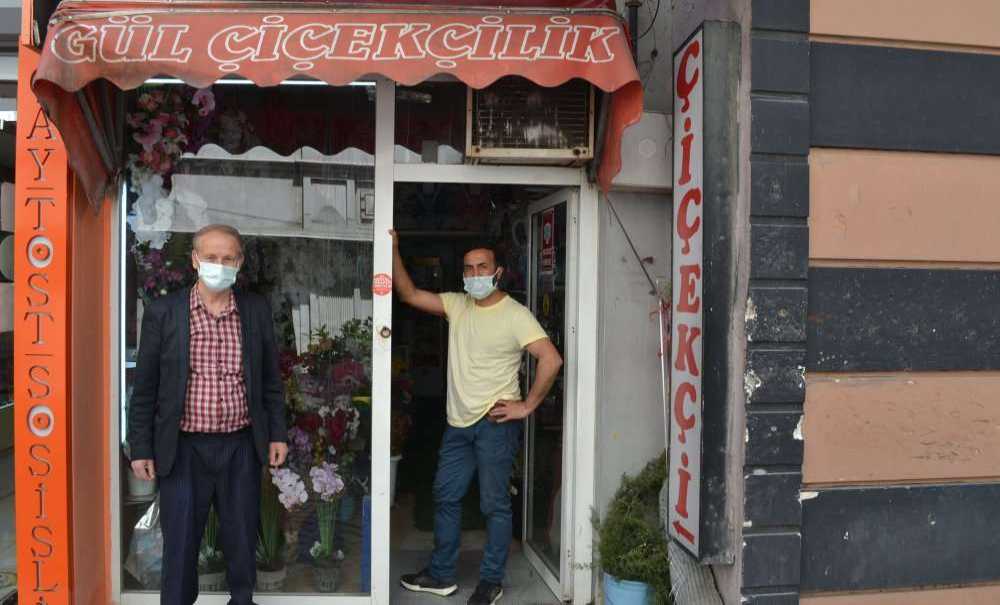 Çiçekçiler Anneler Günü İçin Hazırlanıyor