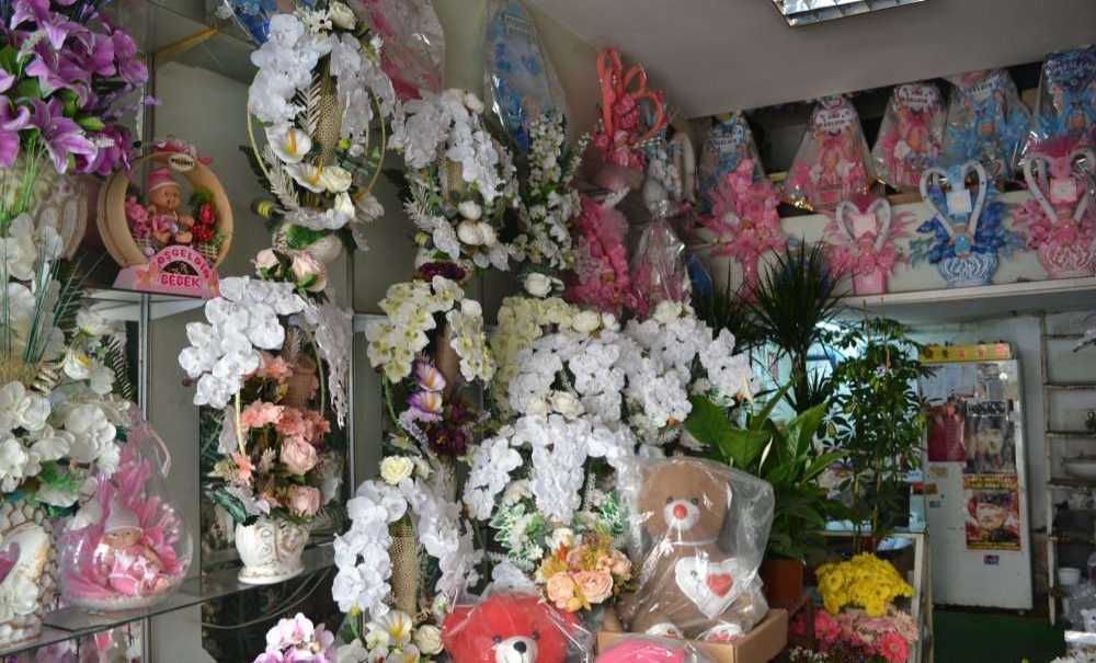 Çiçekçiler Anneler Günü İçin Hazırlanıyor