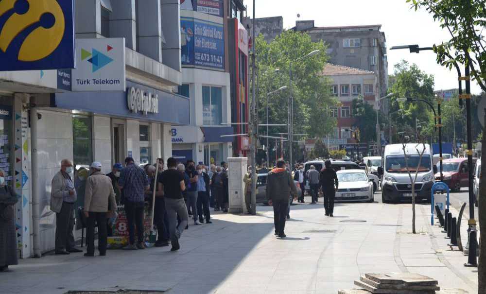 Kalabalık Görüntüler Yine Değişmedi