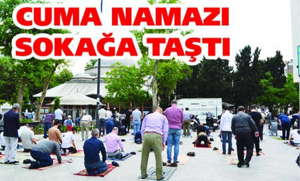 Cuma Namazı Sokağa Taştı