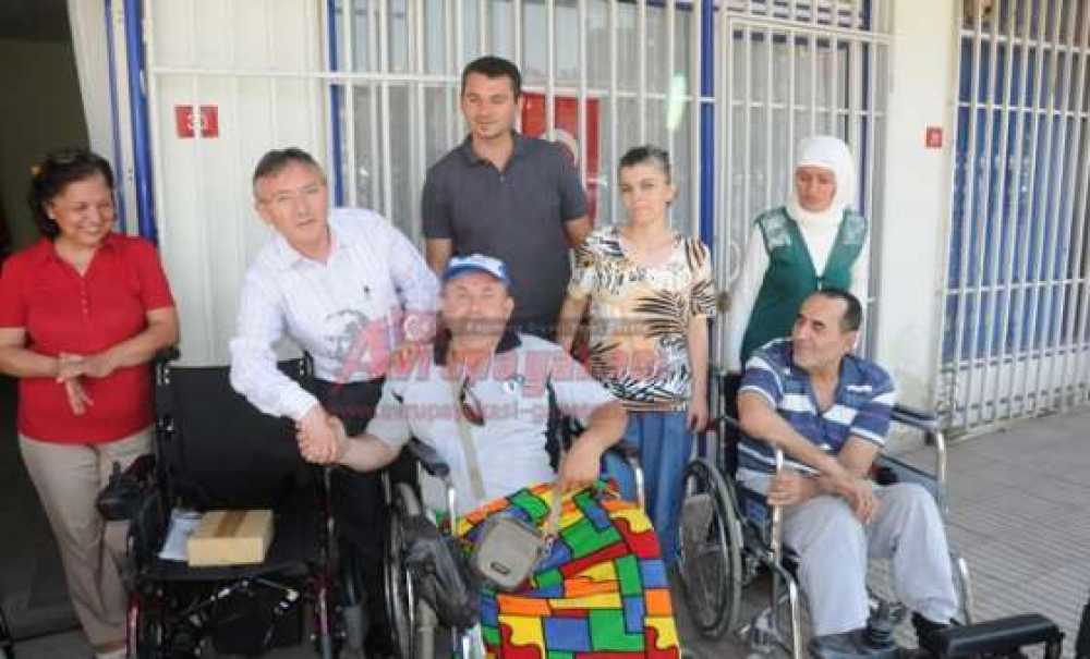 Engelli Vatandaşlara Akülü Araba Ve Tekerlekli Sandalye