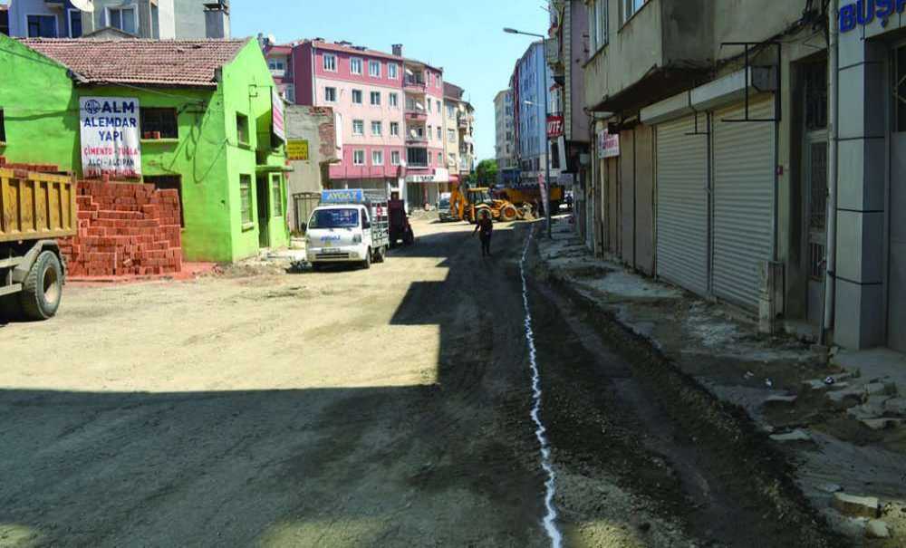 Aylar Sonra Asfaltı Atılmaya Başladı