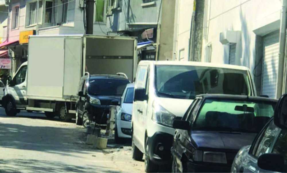 Yük Boşaltan Kamyonlar Trafiği Olumsuz Etkiliyor