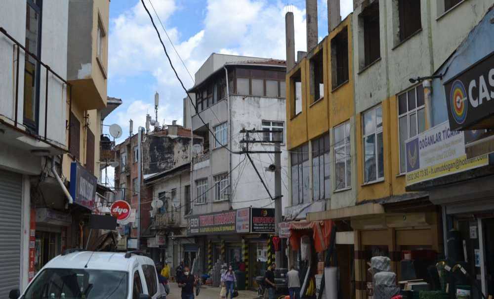 Saray Caddesi Kirli Görüntüden Kurtuldu
