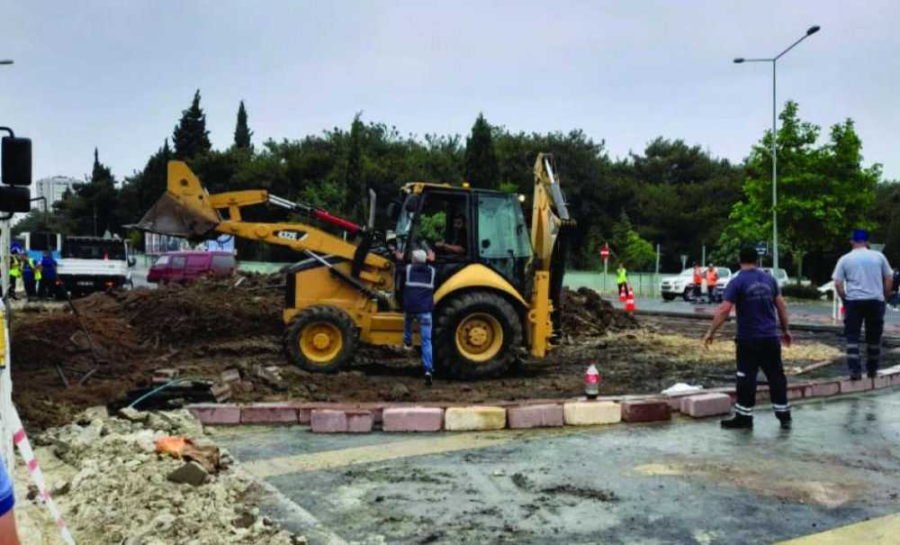 Omurtak Caddesi'ndeki Kavşak Çalışmaları Devam Ediyor