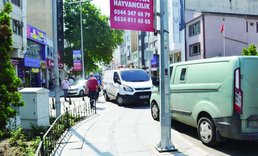 Kaldırımlara Araç Parkı Tepki Çekmeye Devam Ediyor