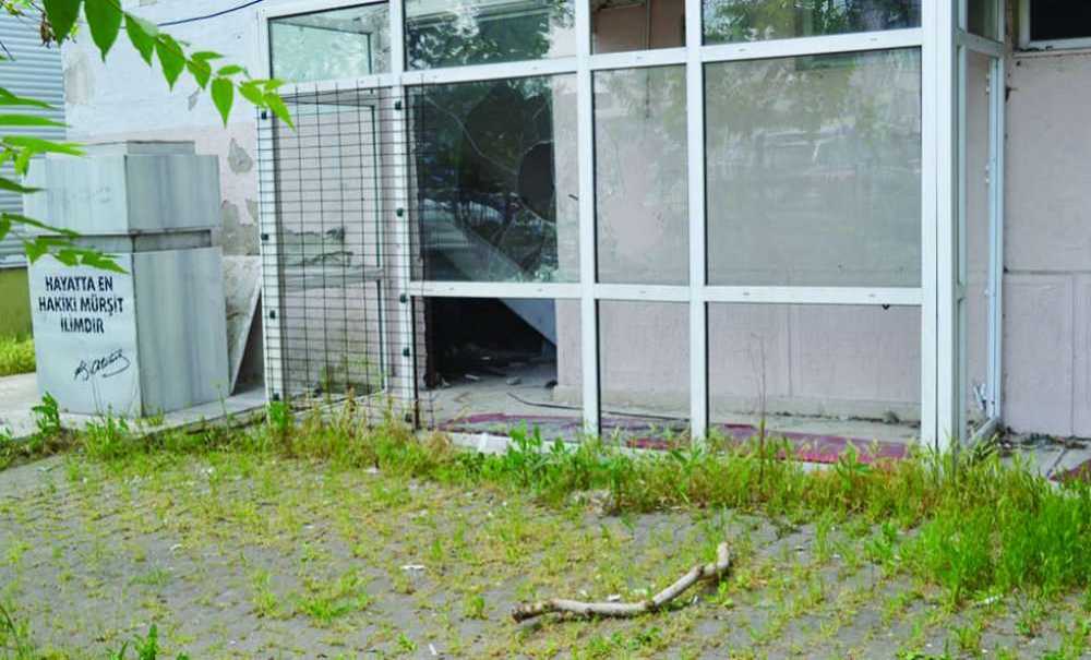 Kamu Binası Tehlike Saçmaya Devam Ediyor