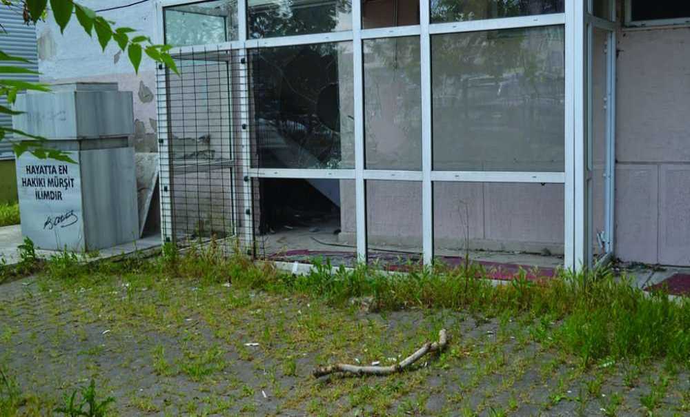 Kamu Binası Tehlike Saçmaya Devam Ediyor