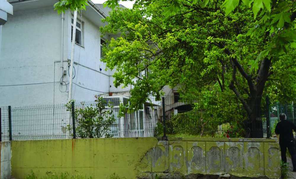 Kamu Binası Tehlike Saçmaya Devam Ediyor