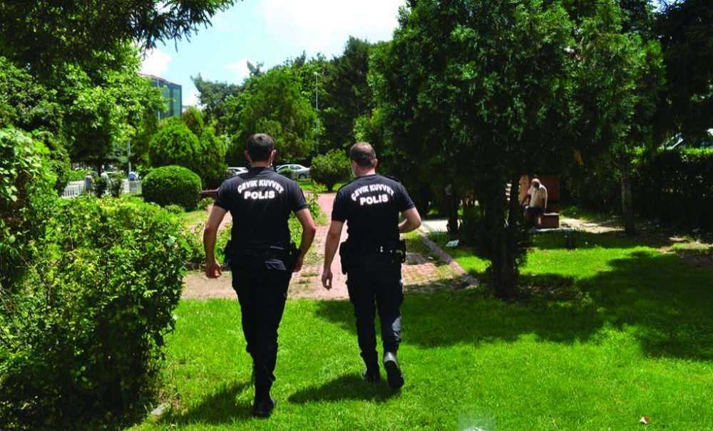 Parklar Polisler Tarafından Denetleniyor