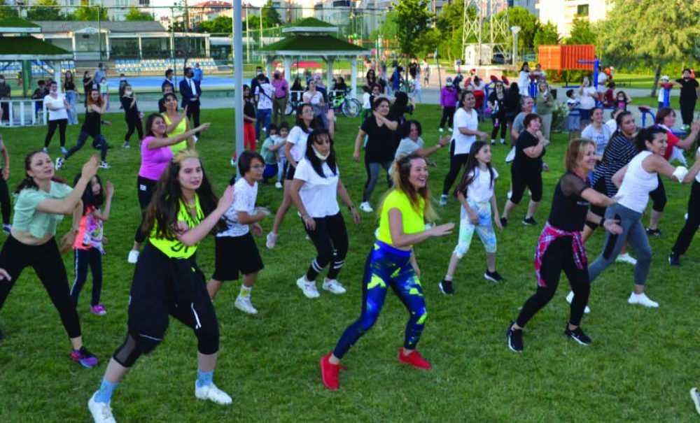 Aylar Sonra Maskesiz İlk Etkinlik