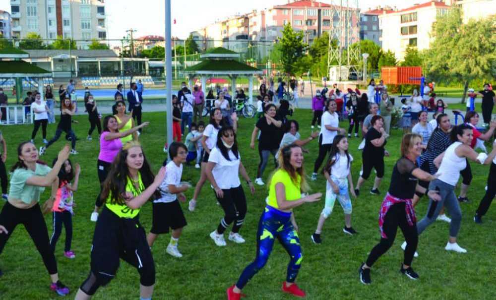 Aylar Sonra Maskesiz İlk Etkinlik