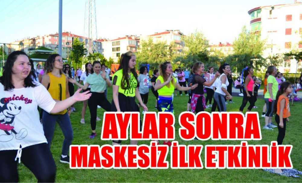 Aylar Sonra Maskesiz İlk Etkinlik