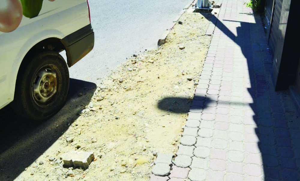 Aylardır Kaldırımlar Yapılmayı Bekliyor