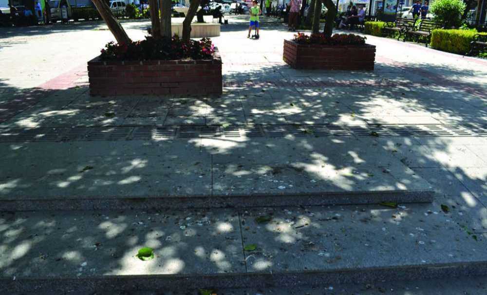 Müzenin Önü Pislikten Geçilmiyor!