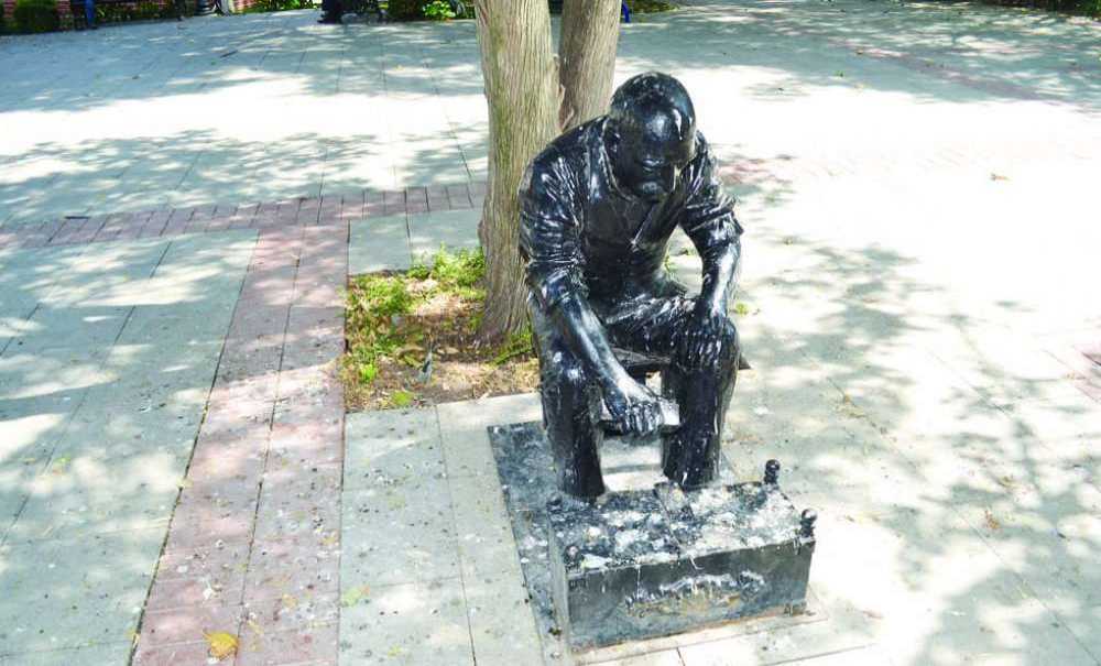 Müzenin Önü Pislikten Geçilmiyor!