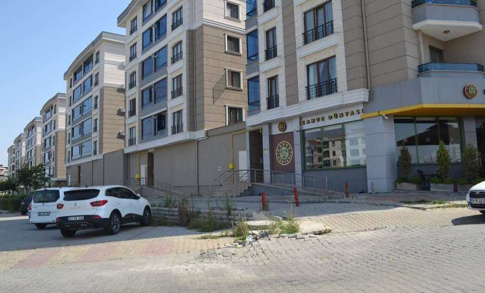 Yolda Derin Çukur Oluştu, Bir Aydır Gören Yok!