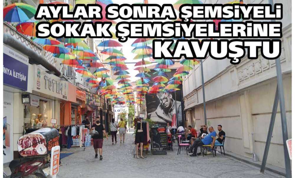Aylar Sonra Şemsiyeli Sokak Şemsiyelerine Kavuştu