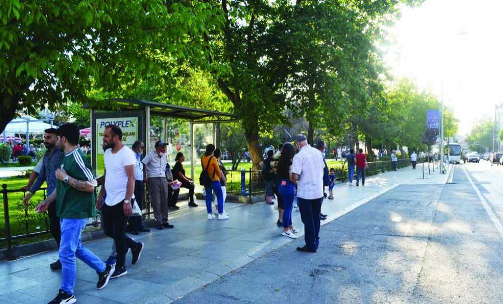 Geç Gelen Otobüsler İsyan Ettiriyor