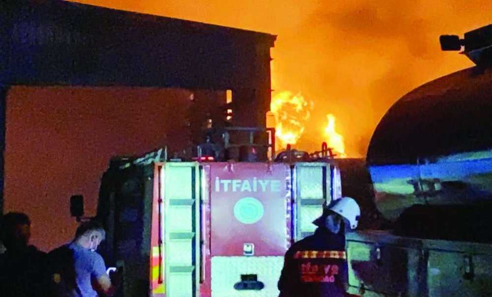 Tekirdağ'da Geri Dönüşüm Fabrikasında Çıkan Yangın Hasara Neden Oldu