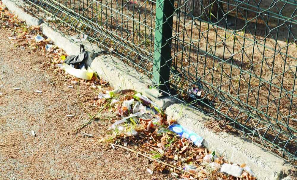 Kumru Caddesi Çöpten Geçilmiyor!!