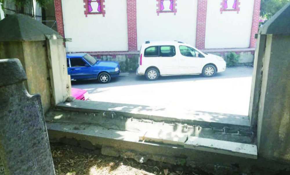 Tarihi Fatih Cami'nin Başına Gelmeyen Kalmadı