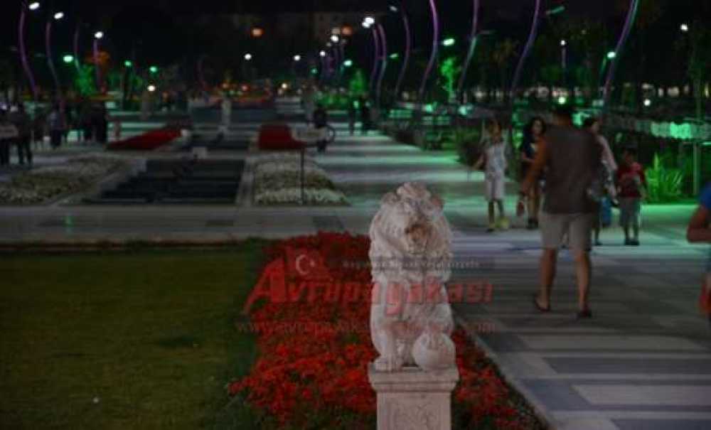 Cumhuriyet Parkı İmrendiriyor