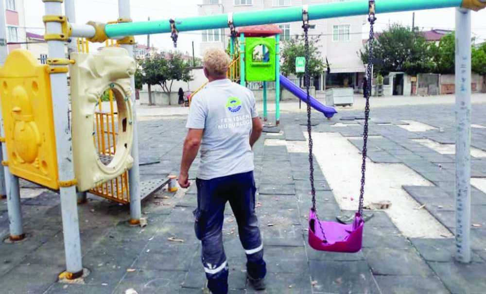Çocuk Parklarında Oyun Grupları Yenileniyor