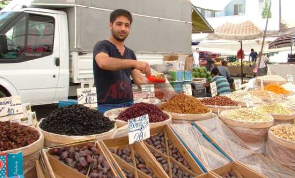 Ramazanın Simgesi Hurma Tezgahta